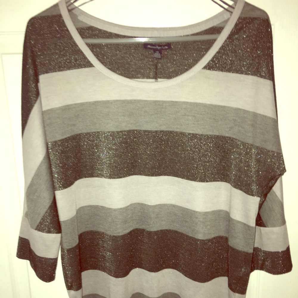 Gray top 3/4 length sleeves